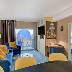 Premium Views! - 'fear And Loathing Style' - Sphere In Hd Aparthotel